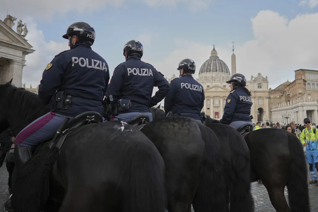 Policija vodenim topom rastjerala demonstrante u Rimu