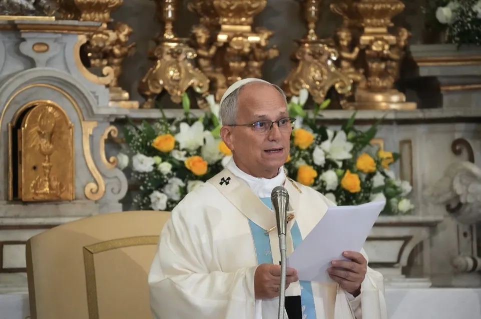 Papa sutra u bolnici zbog operacije pluća