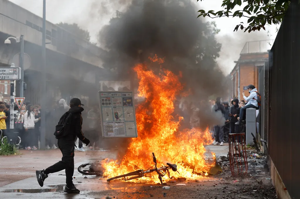 Nezadovoljstvo zbog obrazovanja trese Francusku, protesti se šire i na Belgiju